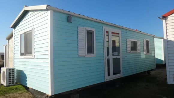 Casa móvil T2 ideal 23,4 m² ancho 3m para parcelas reducidas.