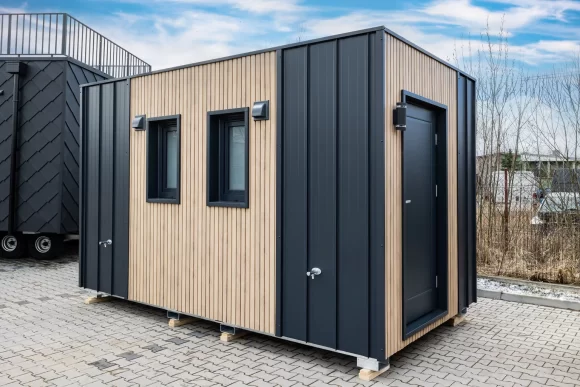 Módulo sanitario alta calidad 8,2 m² con doble baño chasis acero.