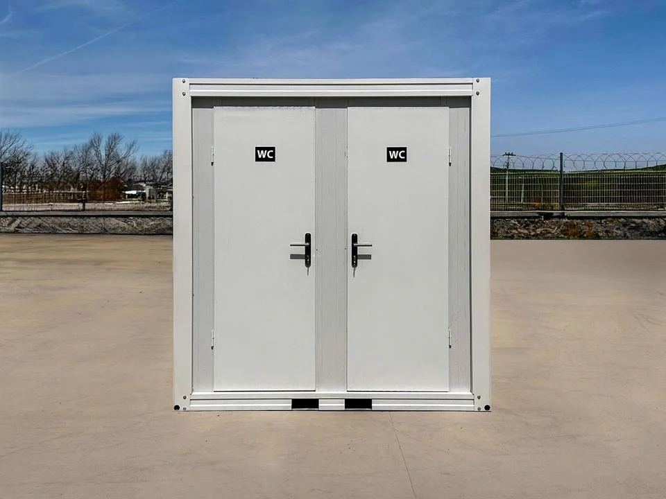 Contenedor sanitario doble WC 240x120cm nuevo con aislamiento PUR