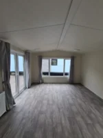 Casa móvil T2 Agla completamente equipada de 38,5 m² (10 x 3,85 m) con 2 dormitorios para 4 personas, cocina, baño y aislamiento total. - Imagen 4